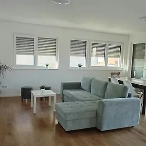 Apartment Neubau Mit Terasse, Privater Eingang,parkplatz,kueche, Fürth